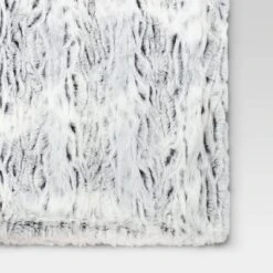 Tipped Snow Leopard Faux Fur Reversible Throw Blanket - Threshold™ -Home Deals Store GUEST d3196147 7f14 4b50 abe0 744936275f06