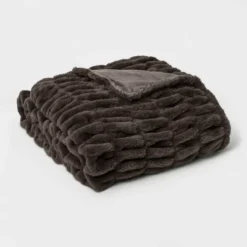 60" X 86" Faux Fur Oversized Bed Throw - Threshold Signature™ -Home Deals Store GUEST dd445366 f565 4ae7 8f14 2675be1cf726